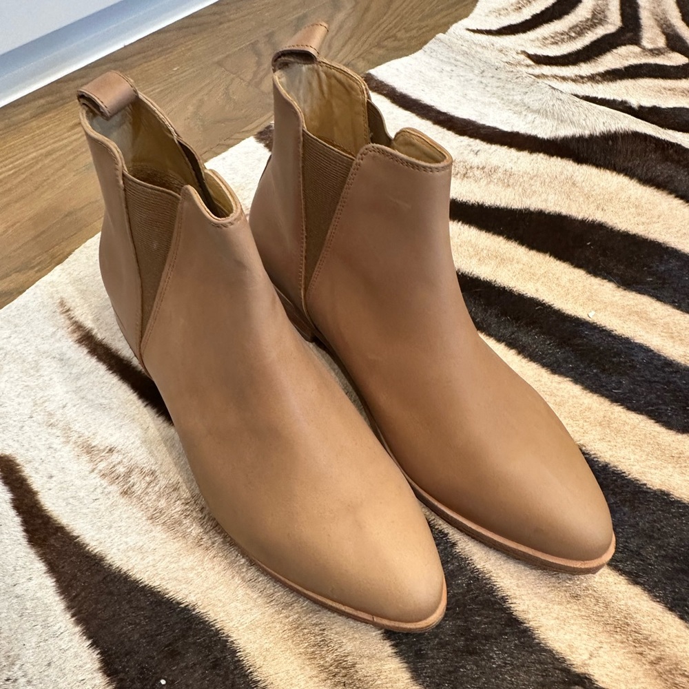 Brand new never worn Nisolo Chelsea boots